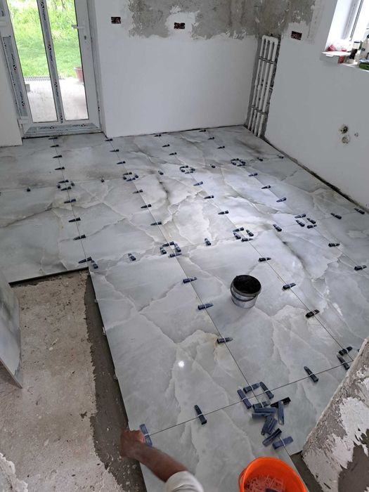 Execut lucrari de amenajari interioare si exterioare