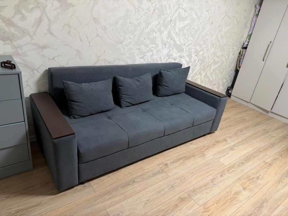 Диван срочно продам