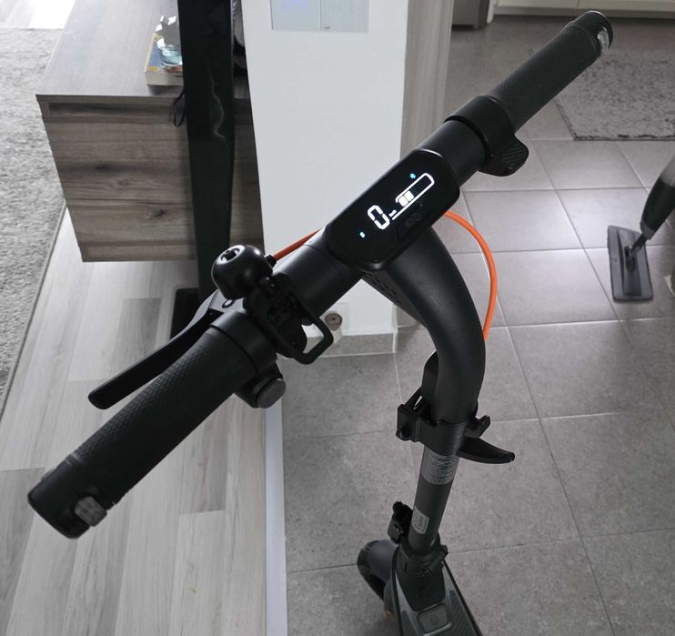 Trotineta electrica NINEBOT E2 Pro, 10 inch, negru, 100km mersi