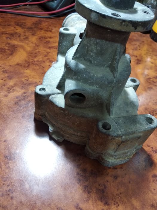 Помпа Газ-24.Волга