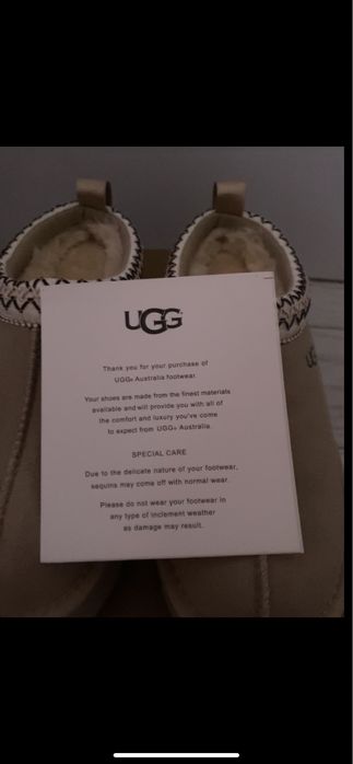 UGG noi Originale crem