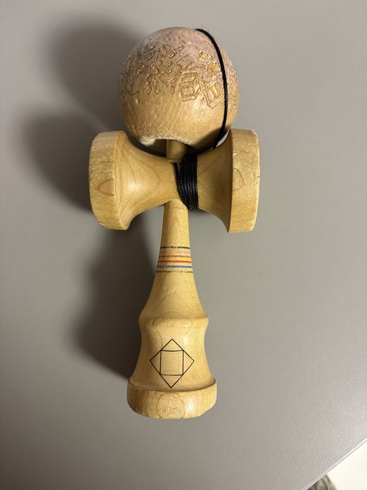 Kendama ken lotus element rainbow+ tama miguel pink