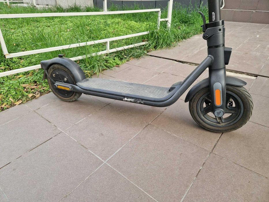 Trotineta electrica NINEBOT KickScooter F2 Pro, autonomie 55km cu incarcator original