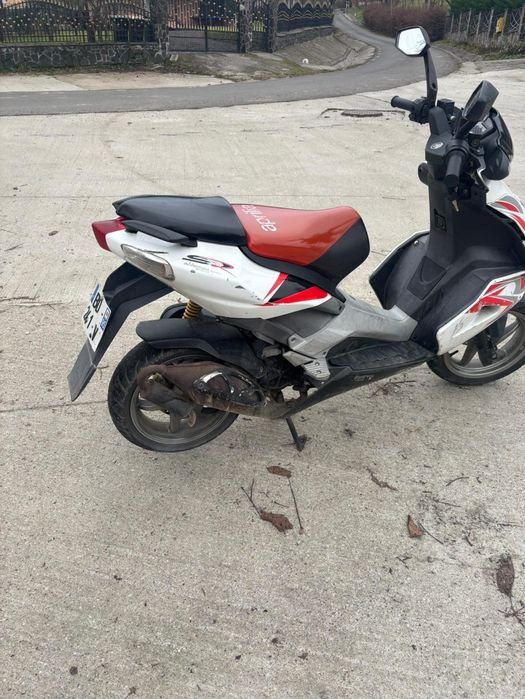 Vând sau schimb scuter aprilia SR cu acte de Franța în perfectă stare