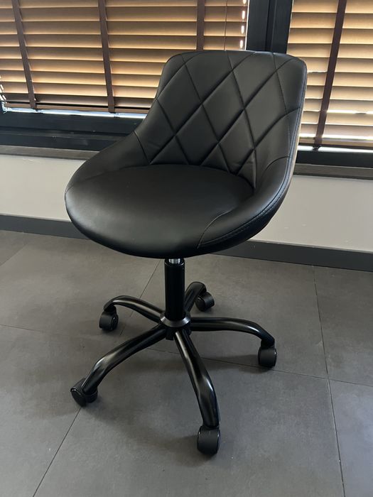 Стол на колелца Soho /bb/-24м гаранция и безплатна до офис