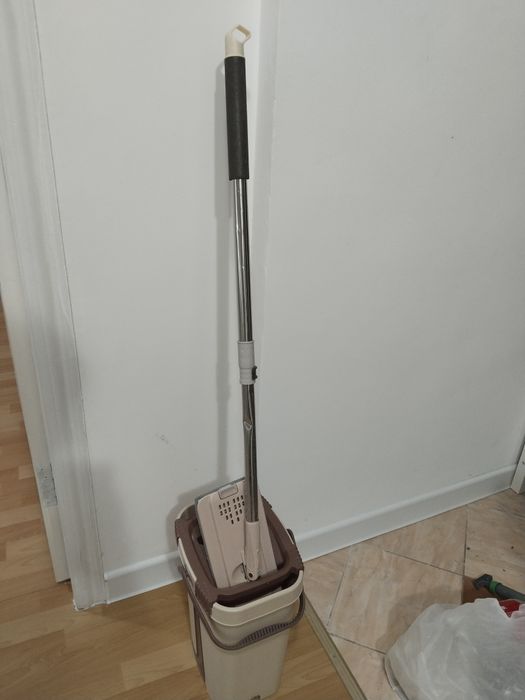 Швабра с ведром.