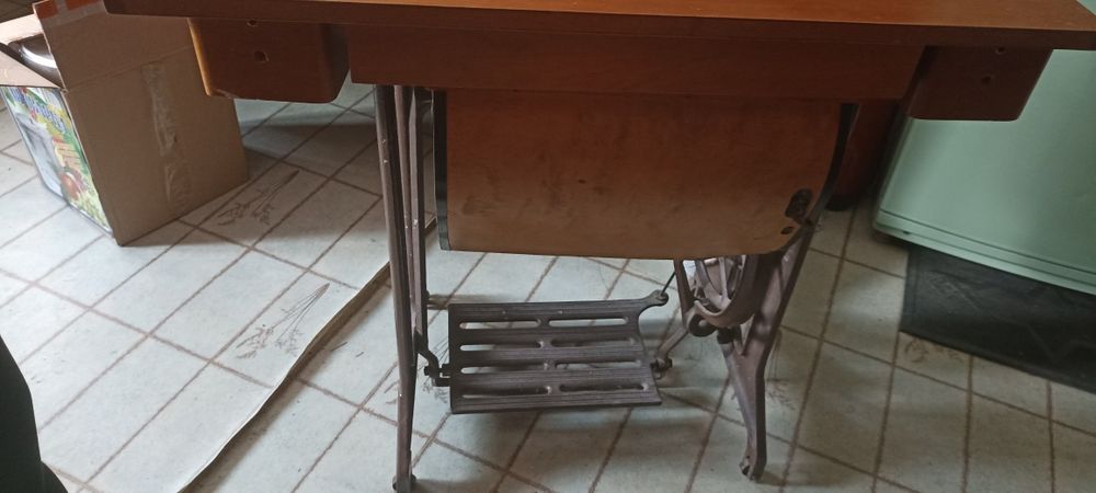 Ножная швейная машина