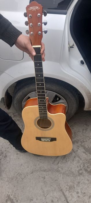 Gitaraga gap yoq xali yangi bir oy chalingan