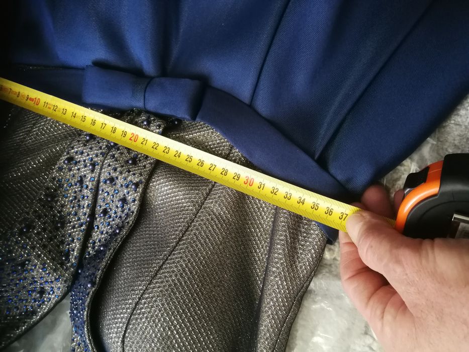 Vand  urgent rochie de gală purtată o singură dată