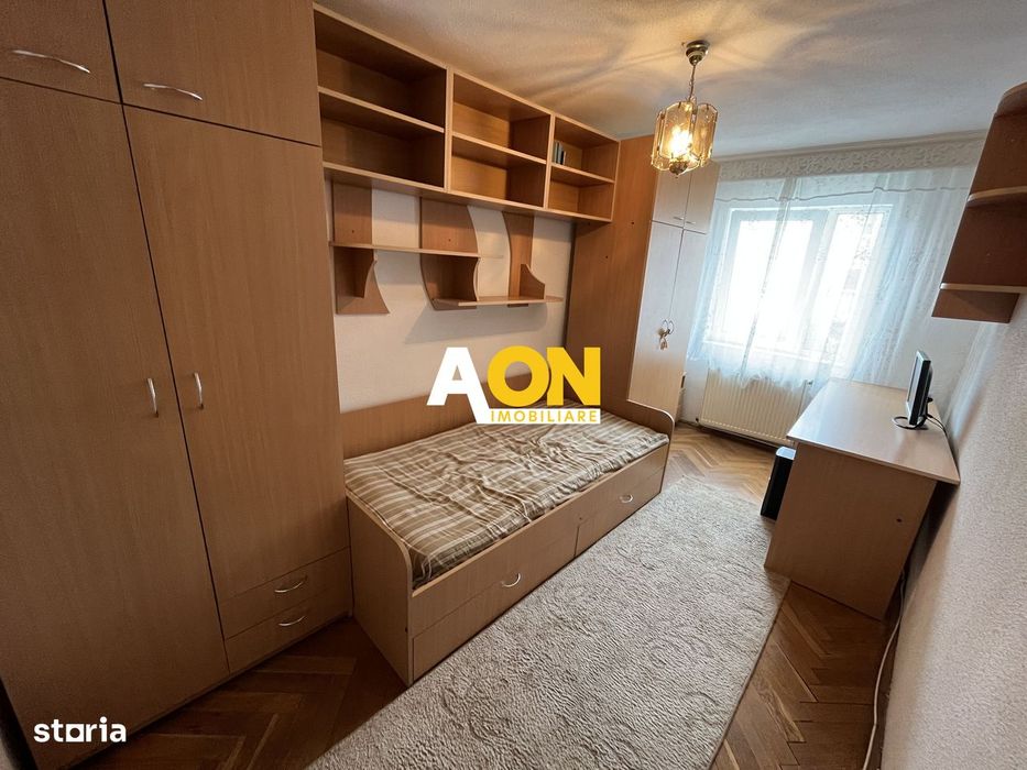 Apartament cu 3 Camere, Etaj Intermediar, Zona Cetate