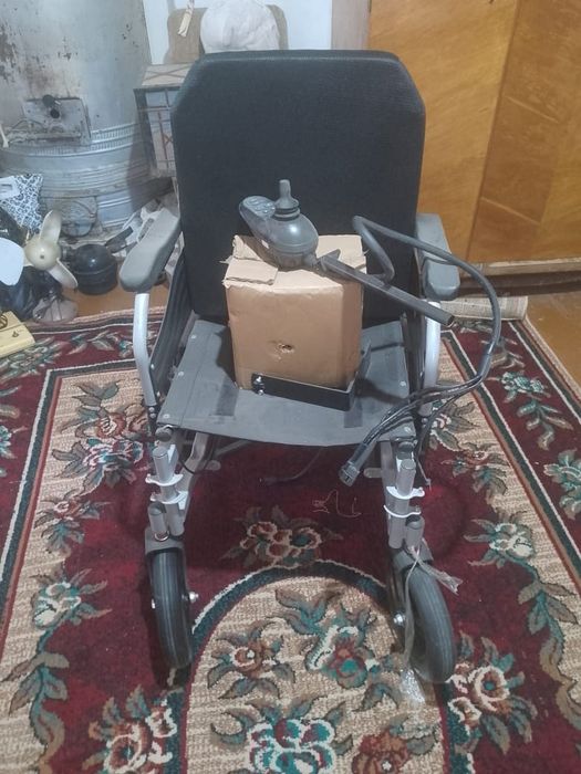 Срочно продам инвалидные колоски электронный новый