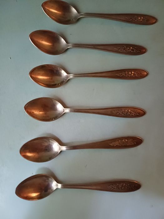 Мельхиоровые вилки и чайные ложечки