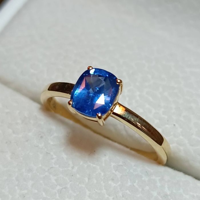 Кольцо с сапфиром