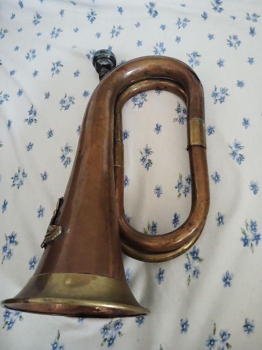 Лампи антични, бронзови, от известен френски  скулптор, статуя