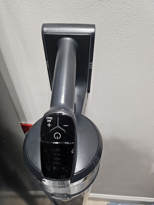 Продам вертикальный пылесос Samsung Jet 75