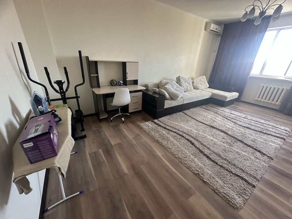 Диван угловой в хорошем состояний