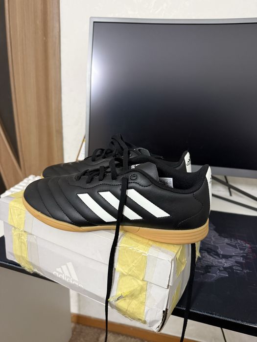 Продам Футзалки ADIDAS
