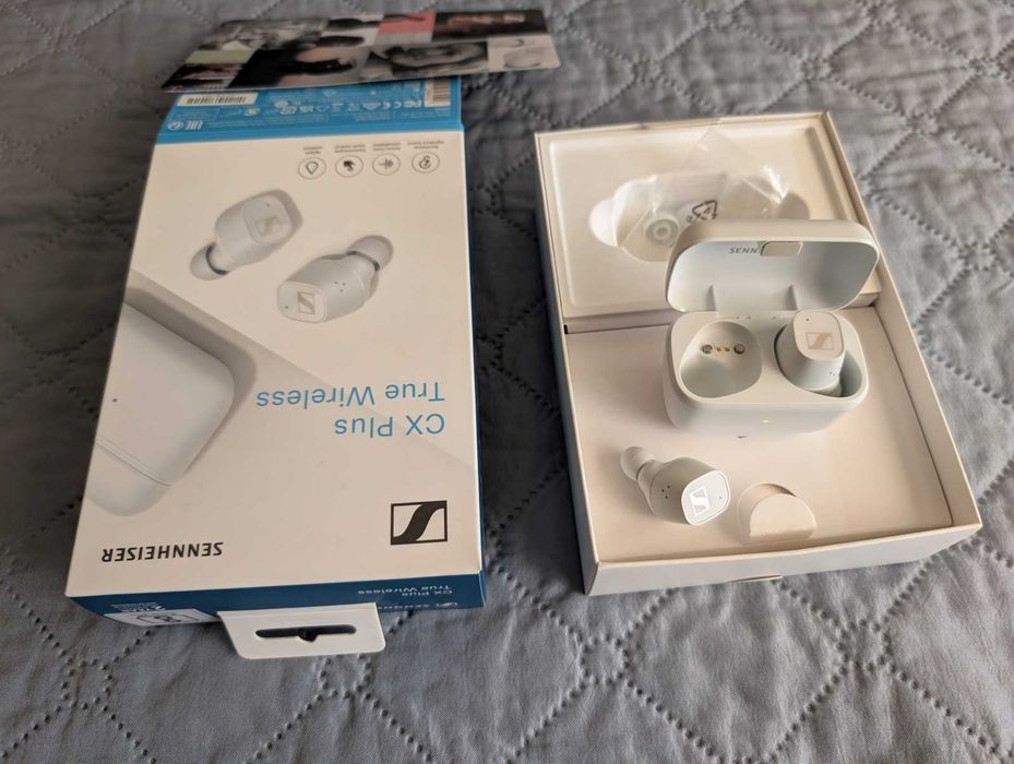 Почти неползвани слушалки Sennheiser CX Plus TW с проблем в лявата