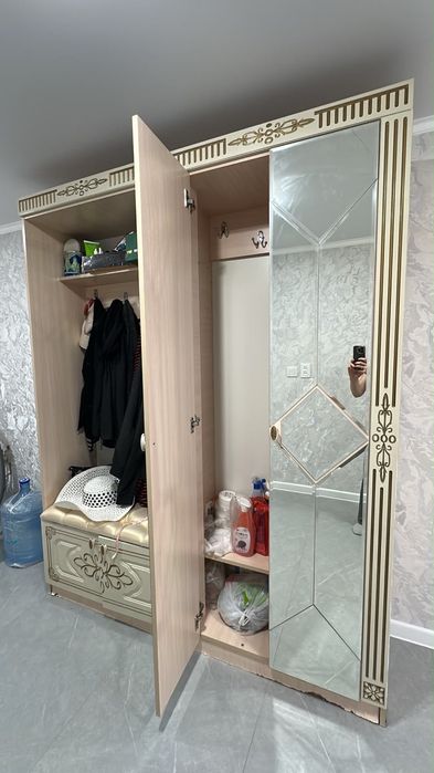 кіреберіс шкафы сатылады.