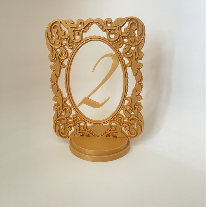 Табелки с номера за маси