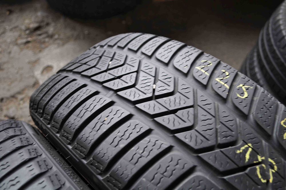 # SET 2 Anvelope Iarna 225/40 R18 PIRELLI Sottozero 3 92H
