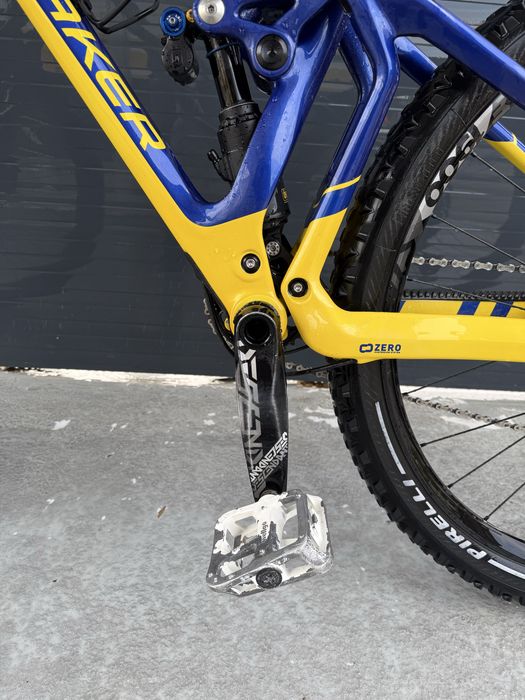 Bucicleta Mondraker Superfoxy Carbon R