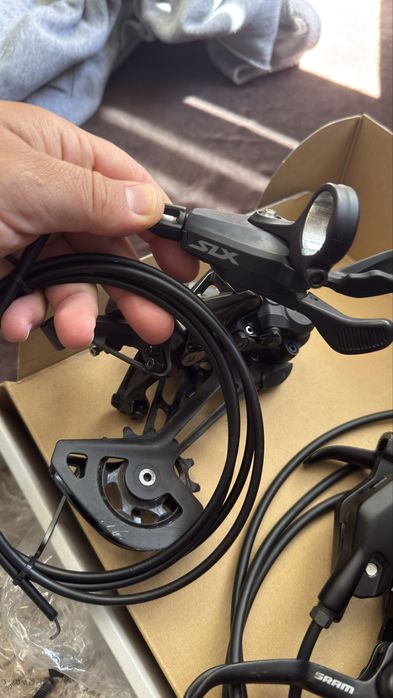 Shimano deore m8100 xt SGS 12 скорости и 4 бутални спирачки Sram DB8