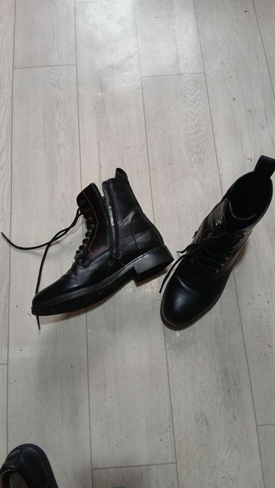 Листаем много обуви