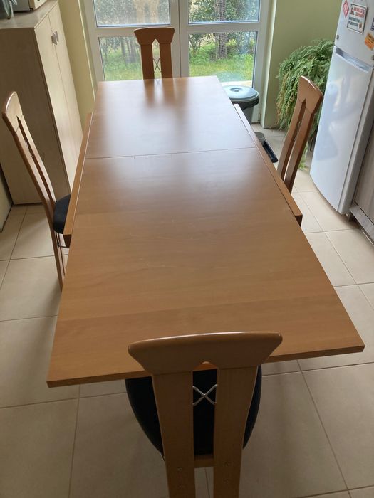 Кухненска маса с четири стола
