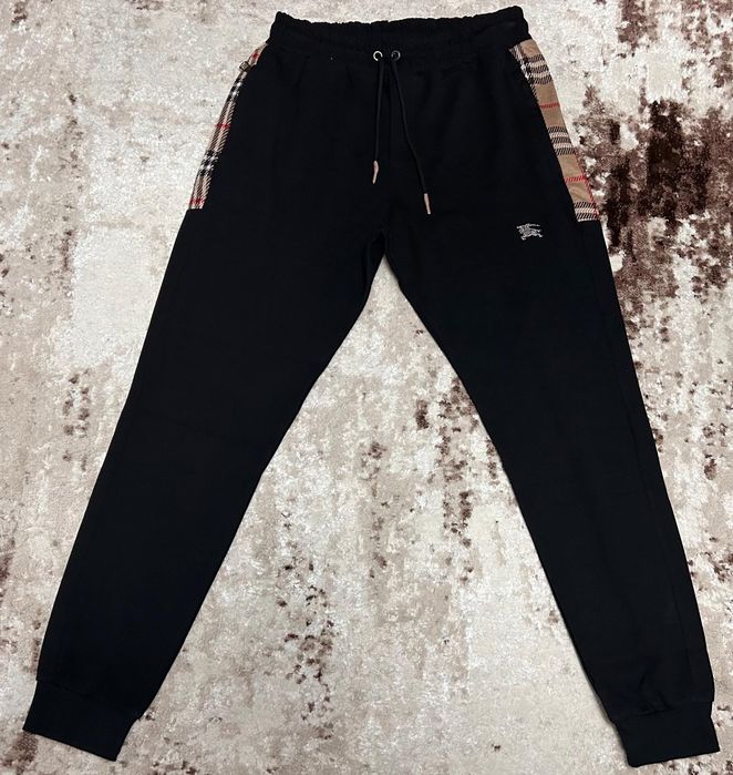 Vând compleu nou de bărbați Burberry