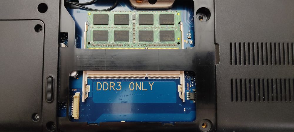 Ноутбук Samsung r525