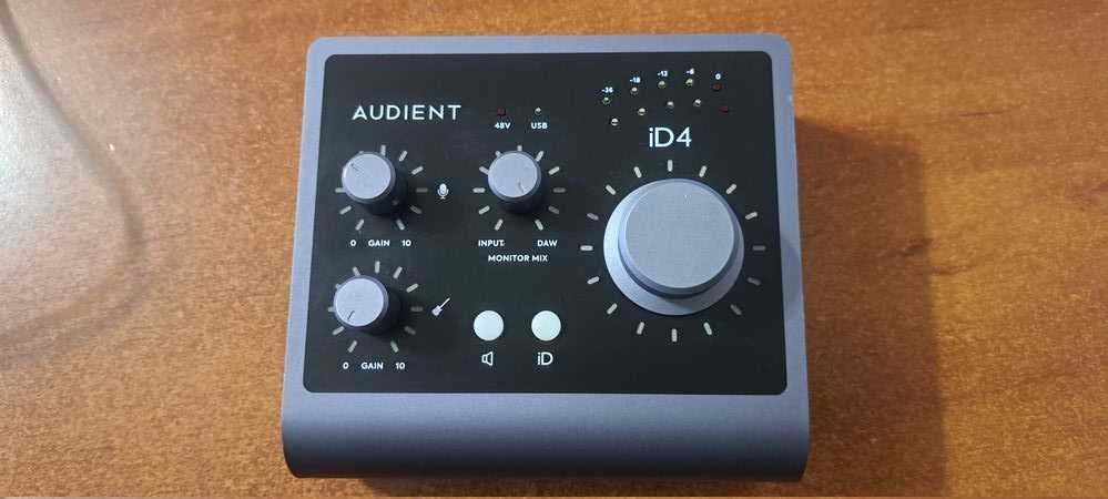 Audient iD4 MK2 USB-C – interfață audio, pachet complet