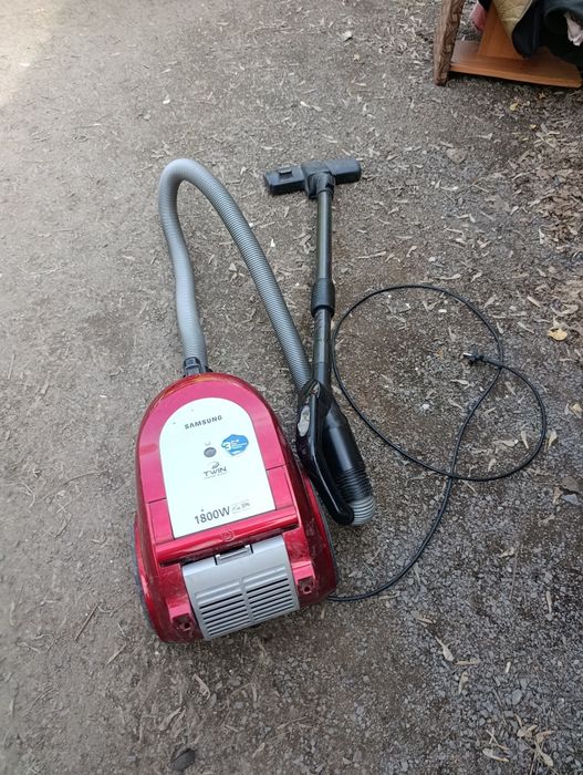 Пылесос в рабочем состоянии Самсунг