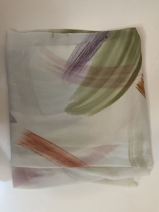 Платки и ткани и шарфы