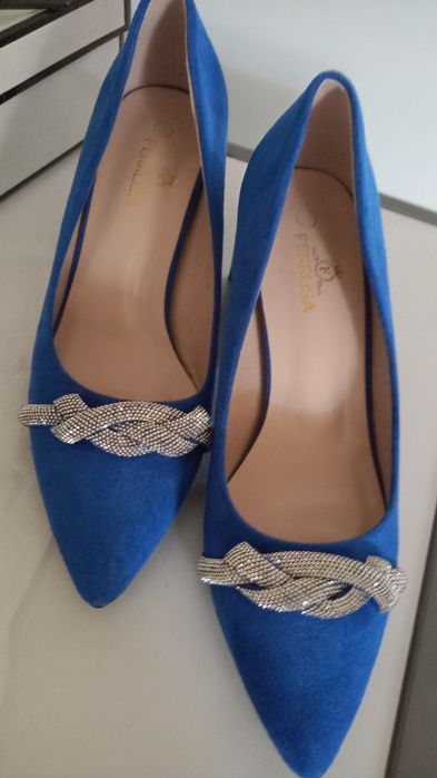 Продаю туфли новые