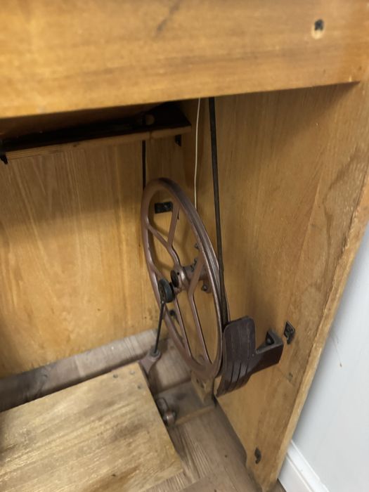 Продам швейную машинку Чайка