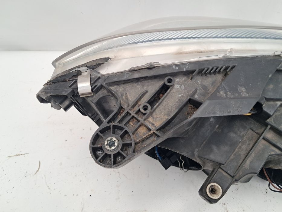 Фар Mercedes W204 C Cklass