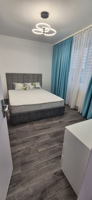 Vand apartament 3 camere renovat recent Bd ul Republicii