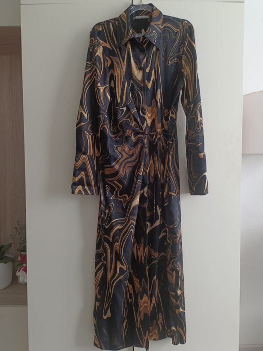 Продам красивое платье Mango