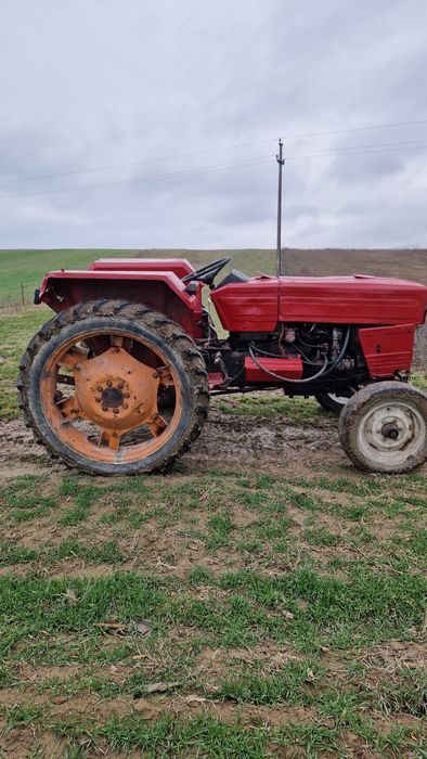 Vând tractor 445