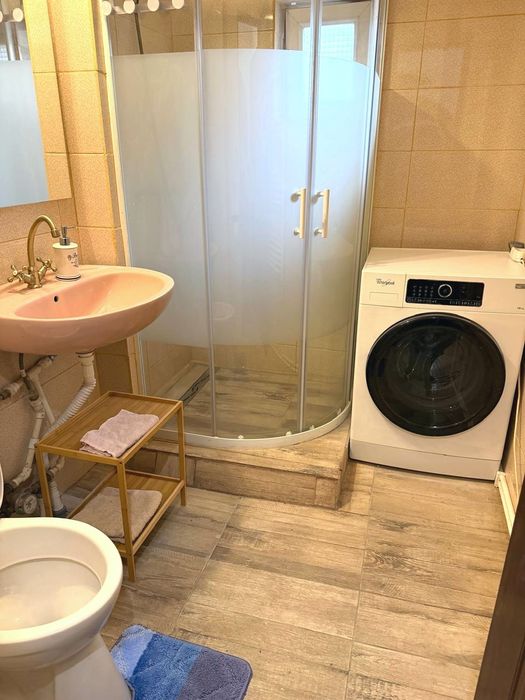 Închiriez apartament 3 camere, zona Traian, str. Matei Basarab