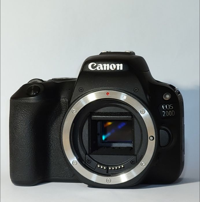 Canon EOS 200D + obiectiv kit 18-55mm