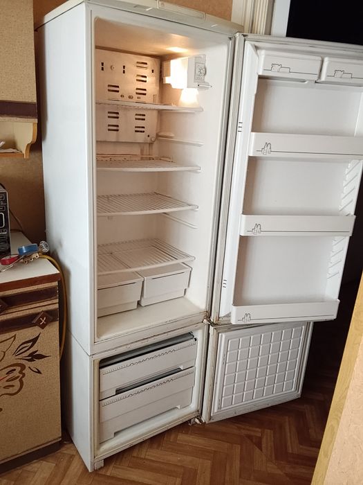 Холодильник Бирюса.