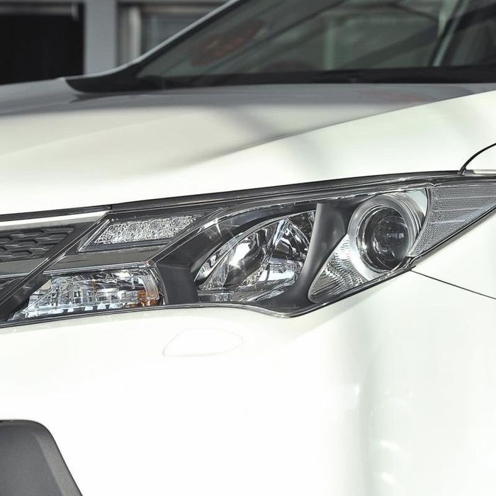 Стекло фар Tayota Rav4   13-15г
