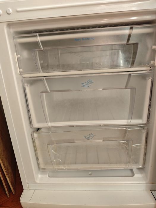 Холодильник Indesit