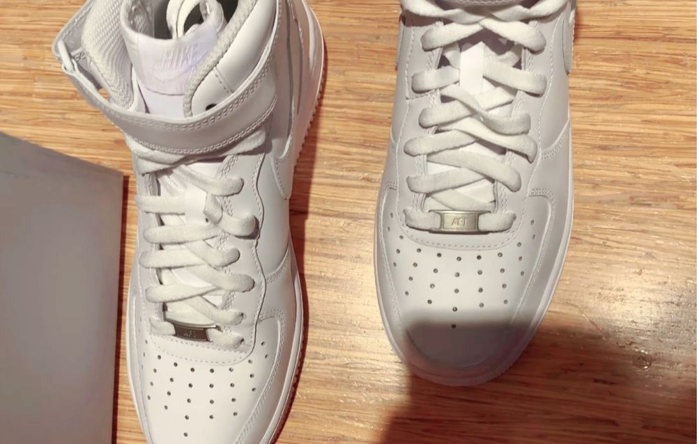 Air Force 1 Mid “Triple White”