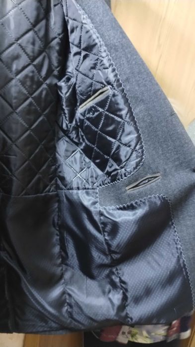 Se vinde pardesiu slim marimea 54