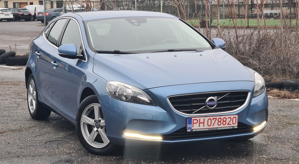 Volvo V40 - D4 2015 * 2.0 Diesel 190 CP * Navi * Piele * Memorii