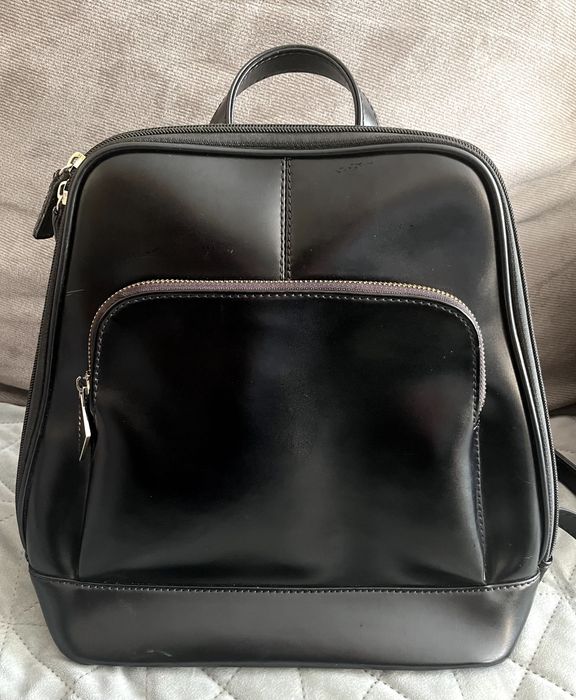 Дамска черна раница