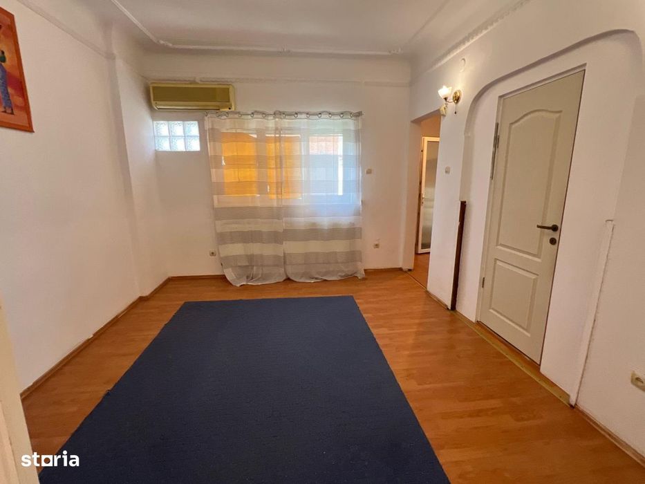 Calarasilor- Piata Muncii, vila 8 camere singur curte si teren 197 mp,